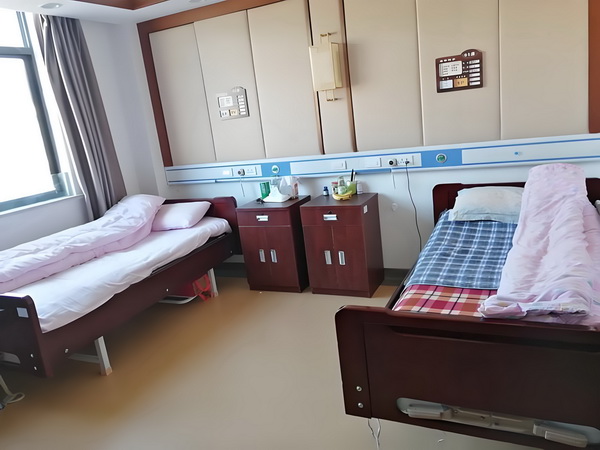 深圳市如何入户_冯骥荐电影南京照相馆：没有抒情只有血的事实 年餐2个已建厅2成老